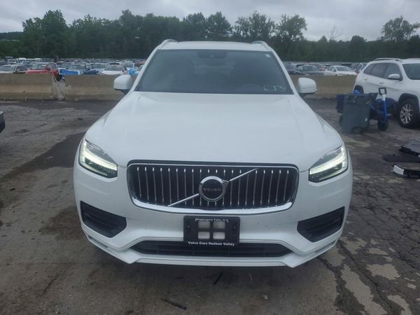 2020 VOLVO XC90 Momentum