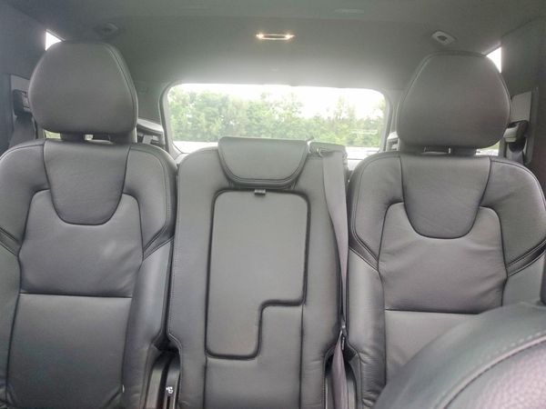2020 VOLVO XC90 Momentum