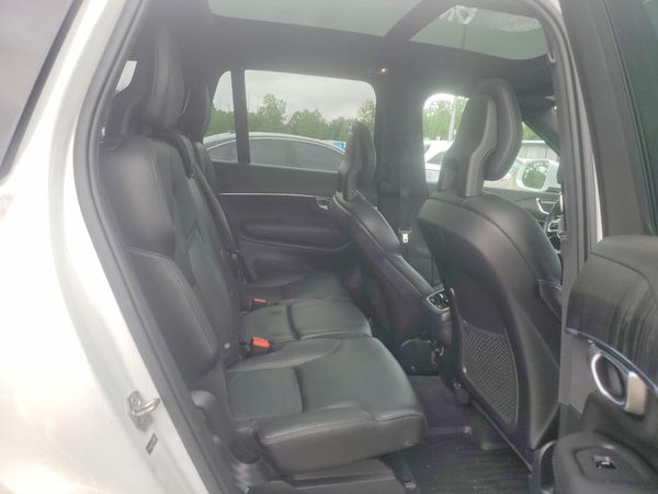 2020 VOLVO XC90 Momentum