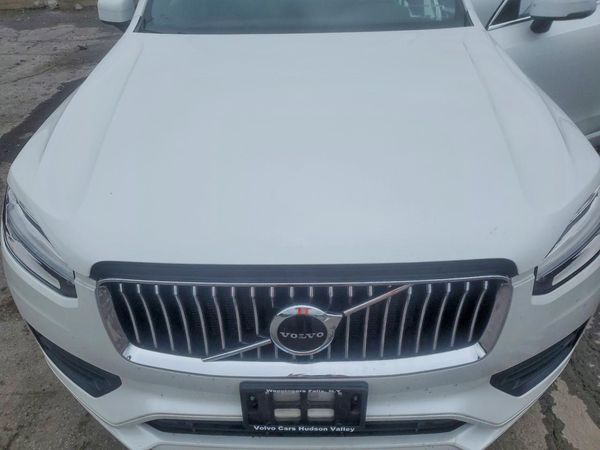 2020 VOLVO XC90 Momentum