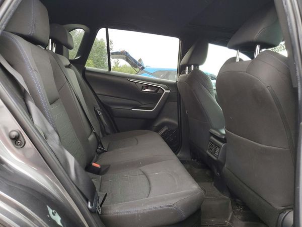 2022 TOYOTA RAV4 SE