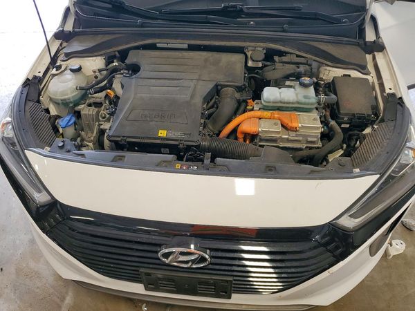 2018 HYUNDAI IONIQ Limited (HEV)