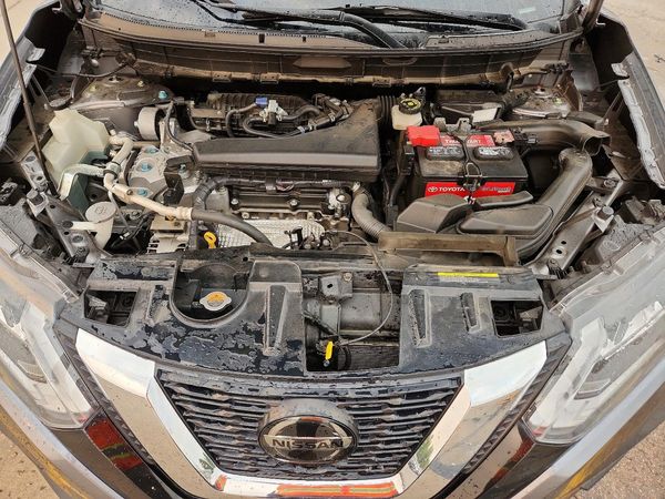 2018 NISSAN ROGUE — Engine bay