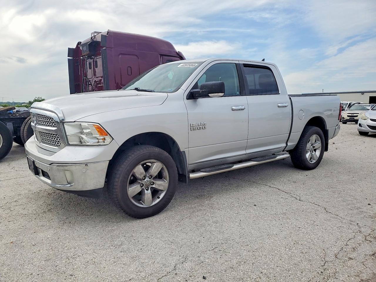 2016 RAM 1500 SLT