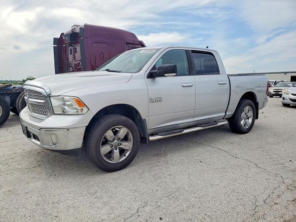 2016 RAM 1500 SLT