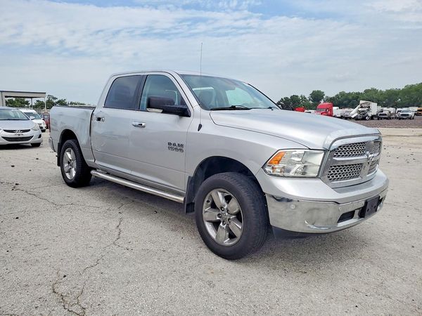 2016 RAM 1500 SLT