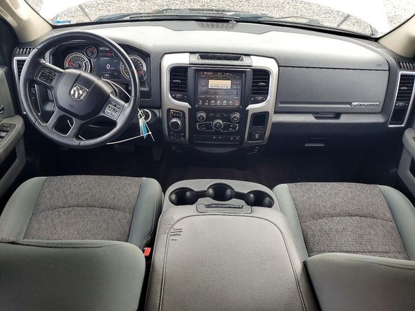 2016 RAM 1500 SLT