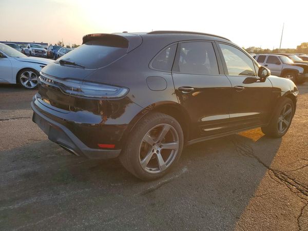 2024 PORSCHE MACAN