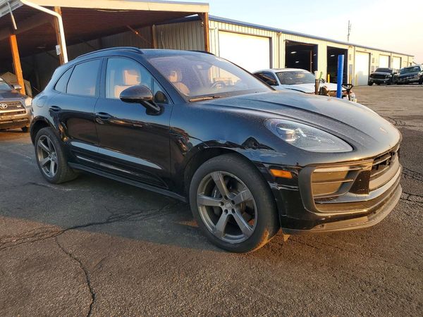 2024 PORSCHE MACAN