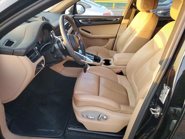 2024 PORSCHE MACAN