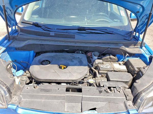 2016 KIA SOUL Exclaim — Engine bay