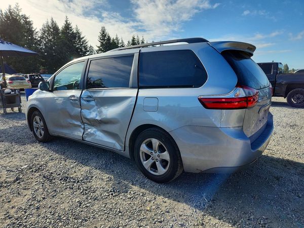2017 TOYOTA SIENNA LE Mobility/LE