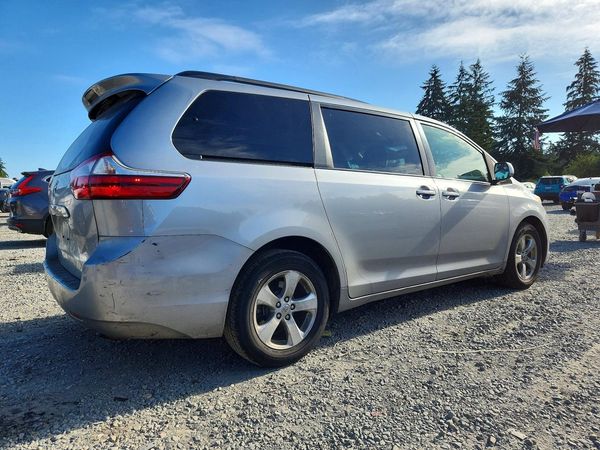 2017 TOYOTA SIENNA LE Mobility/LE