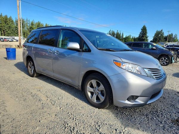 2017 TOYOTA SIENNA LE Mobility/LE