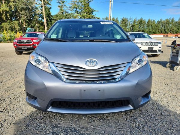 2017 TOYOTA SIENNA LE Mobility/LE