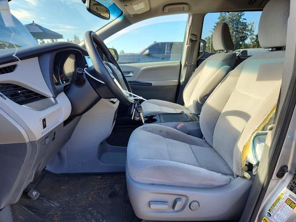 2017 TOYOTA SIENNA LE Mobility/LE