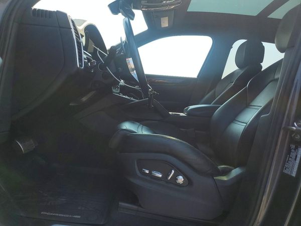2020 PORSCHE CAYENNE