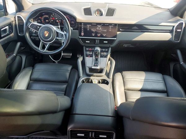 2020 PORSCHE CAYENNE