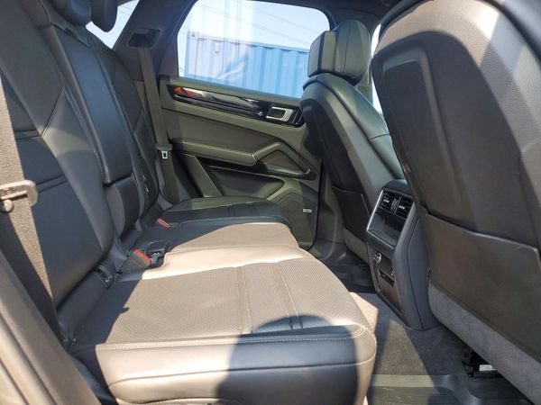 2020 PORSCHE CAYENNE