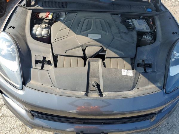 2020 PORSCHE CAYENNE