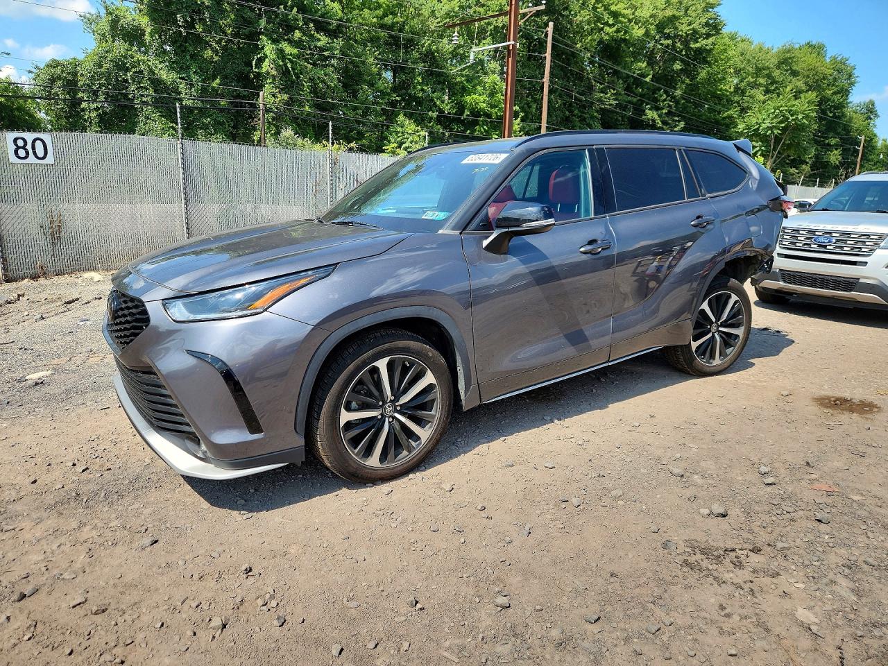 2022 TOYOTA HIGHLANDER XSE
