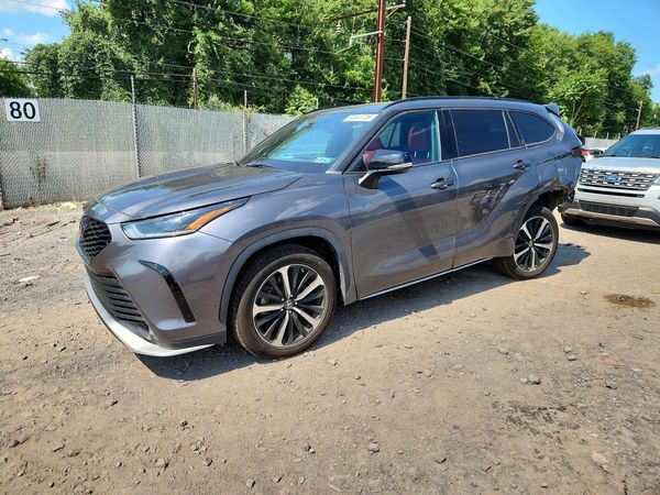 2022 TOYOTA HIGHLANDER XSE