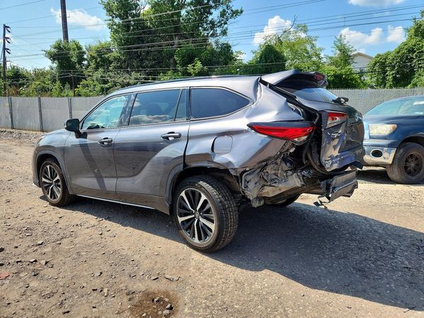 2022 TOYOTA HIGHLANDER XSE