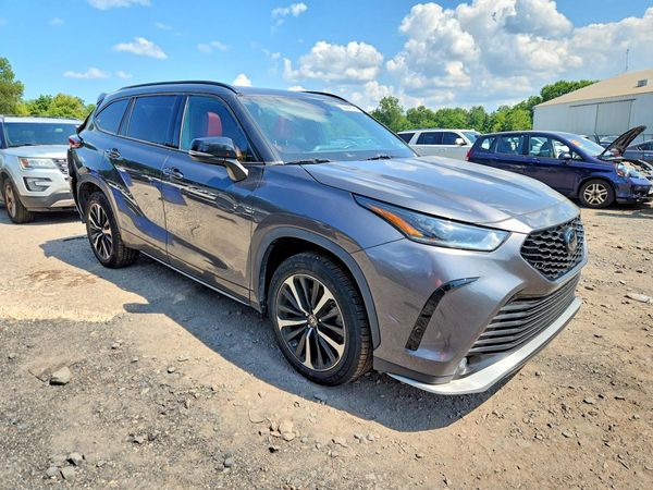2022 TOYOTA HIGHLANDER XSE