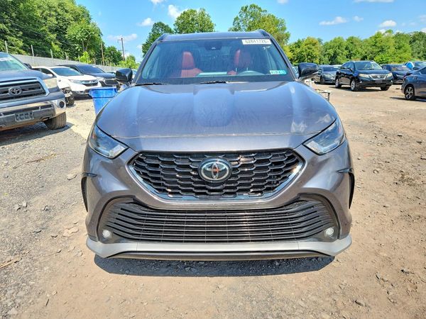 2022 TOYOTA HIGHLANDER XSE