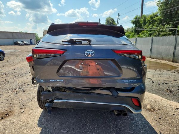 2022 TOYOTA HIGHLANDER XSE
