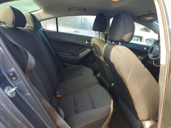 2016 KIA FORTE GL (Middle-Low Grade)