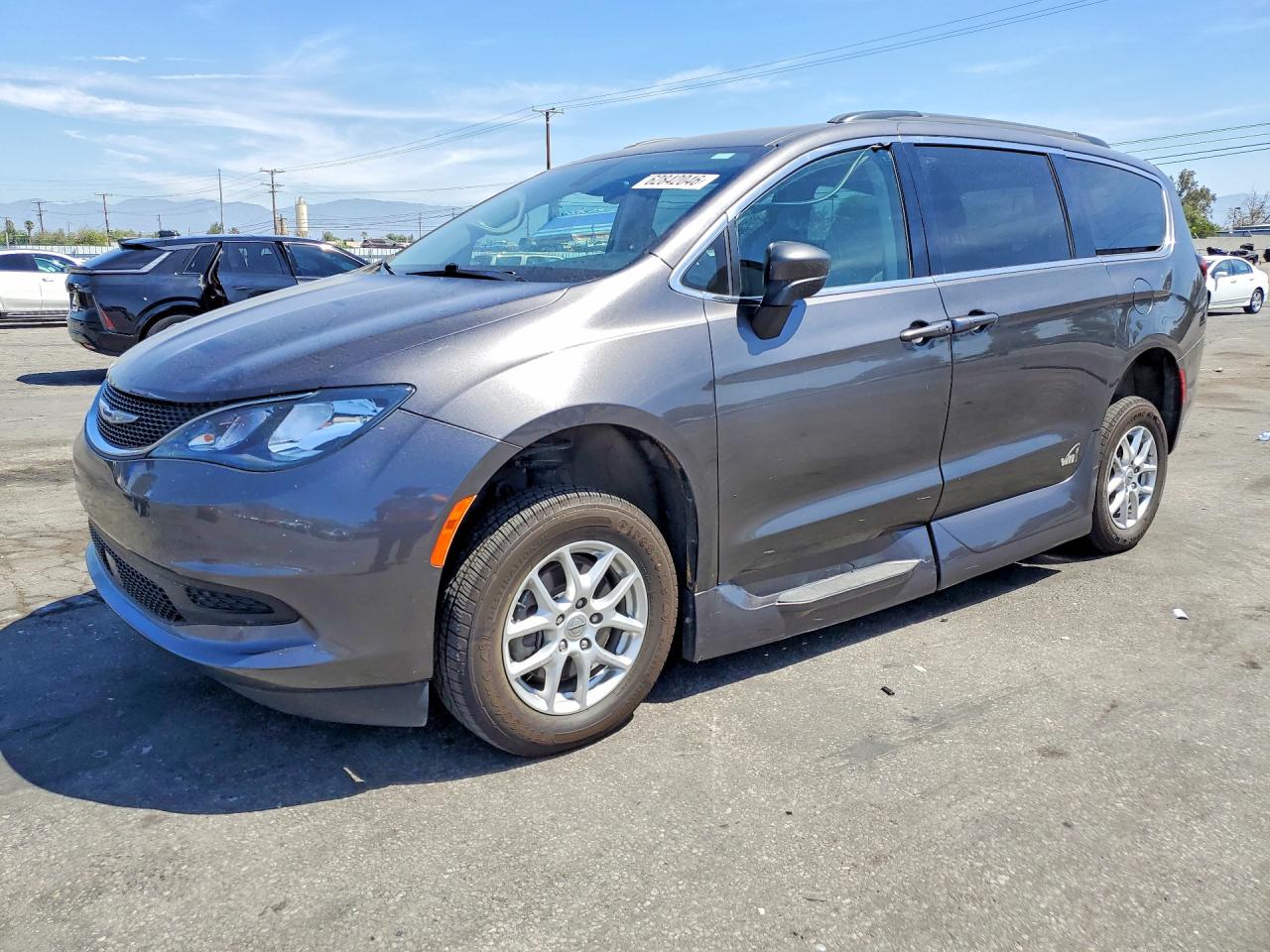 2021 CHRYSLER VOYAGER