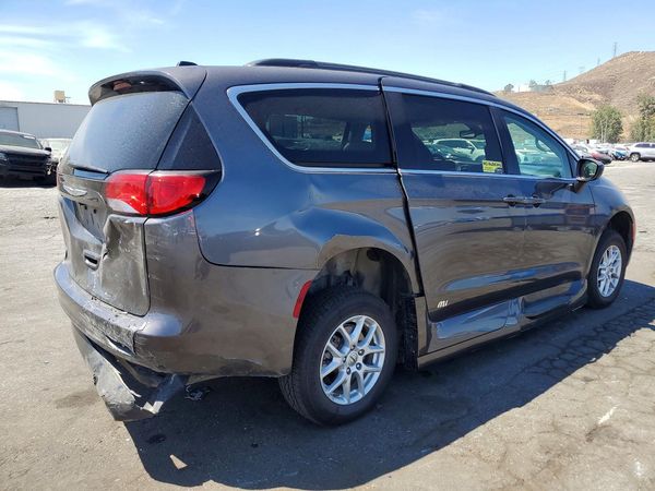 2021 CHRYSLER VOYAGER