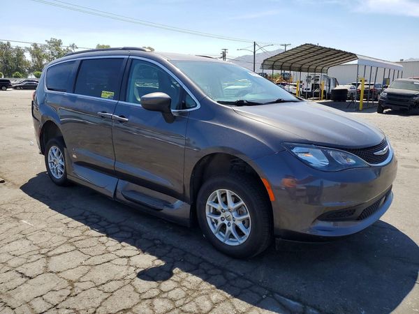 2021 CHRYSLER VOYAGER