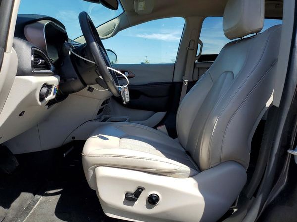 2021 CHRYSLER VOYAGER