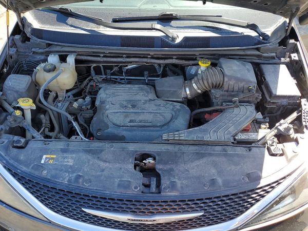 2021 CHRYSLER VOYAGER