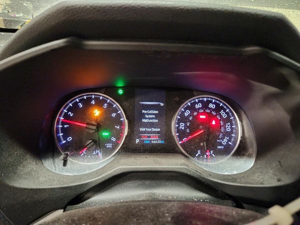 2021 TOYOTA RAV4 XLE