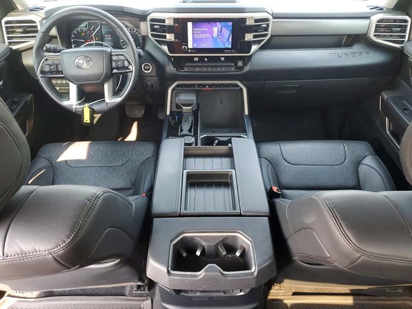 2023 TOYOTA TUNDRA SR5