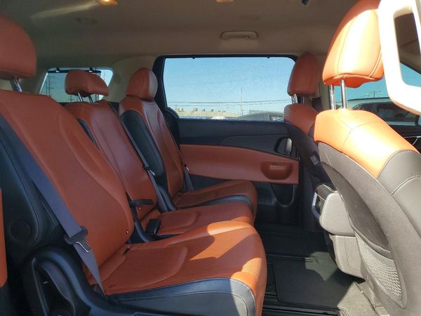 2025 KIA CARNIVAL