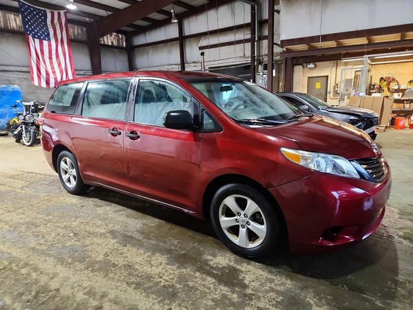 2015 TOYOTA SIENNA