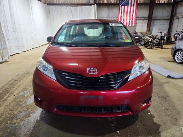 2015 TOYOTA SIENNA