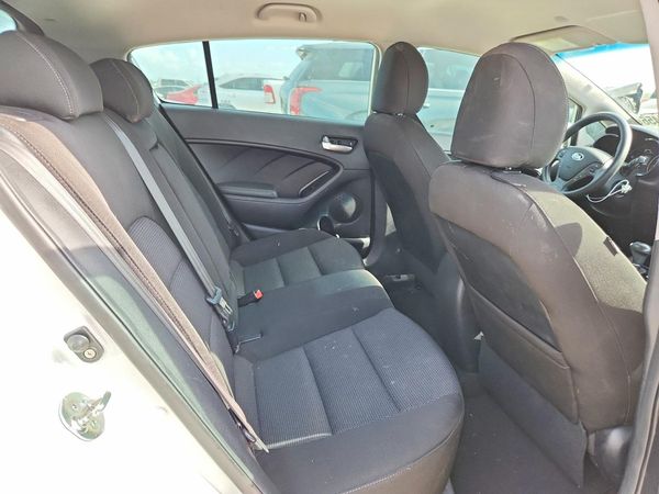 2017 KIA FORTE5 LX