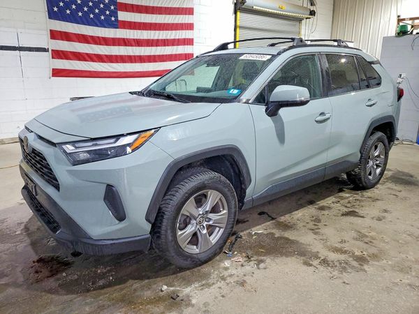 2022 TOYOTA RAV4 XLE