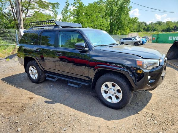 2024 TOYOTA 4RUNNER SR5
