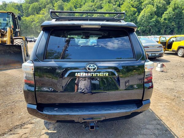 2024 TOYOTA 4RUNNER SR5