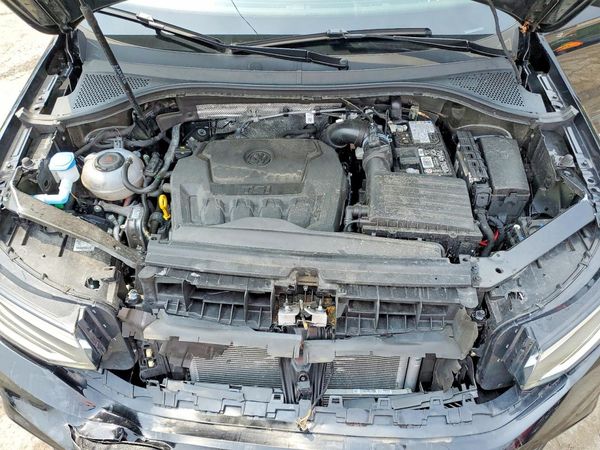 2024 VOLKSWAGEN TIGUAN 4Motion SE R-Line Black — Engine bay
