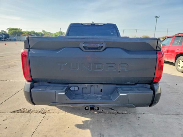 2022 TOYOTA TUNDRA SR5