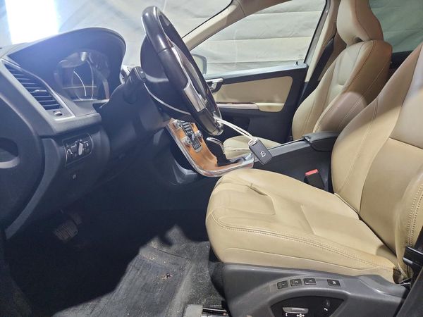 2017 VOLVO XC60 Inscription