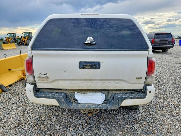 2017 TOYOTA TACOMA Limited