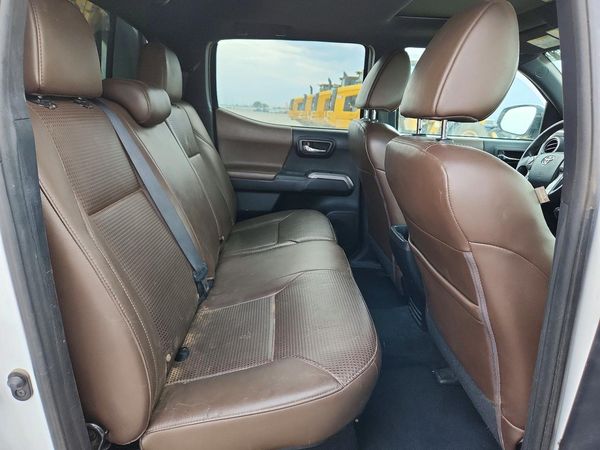 2017 TOYOTA TACOMA Limited